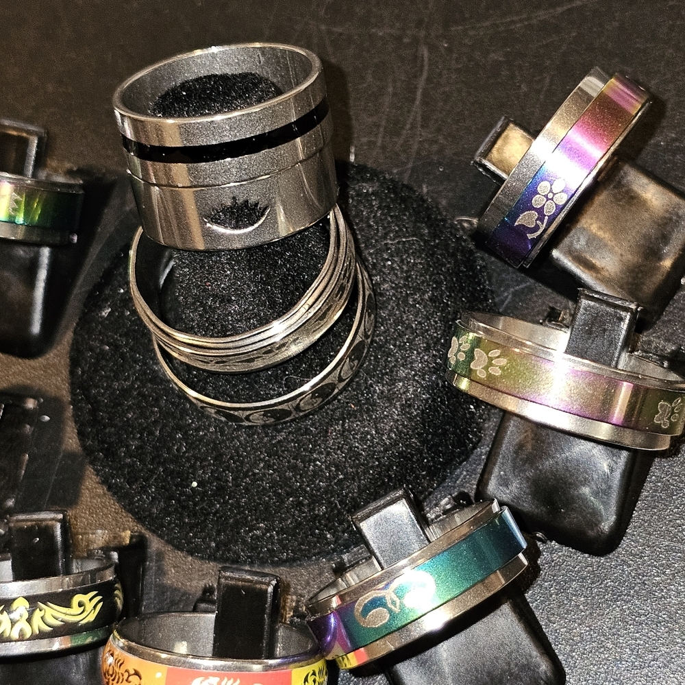 Rings O - Picture 2 of 7